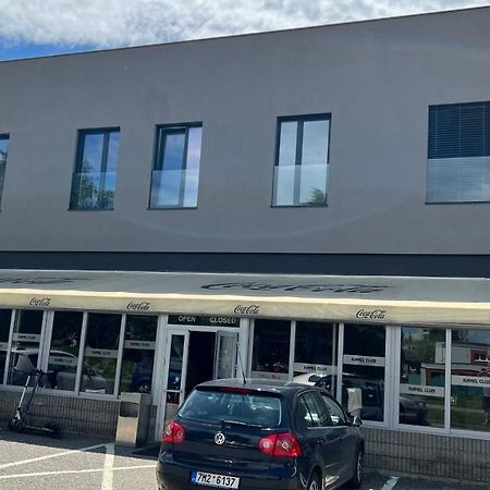 Kamel Club Restaurace A Penzion Оломоуц Экстерьер фото