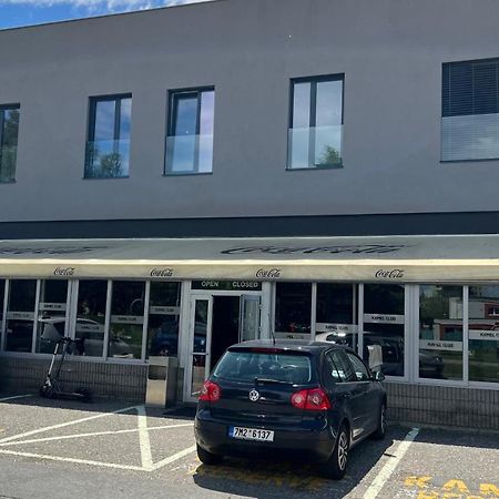 Kamel Club Restaurace A Penzion Оломоуц Экстерьер фото