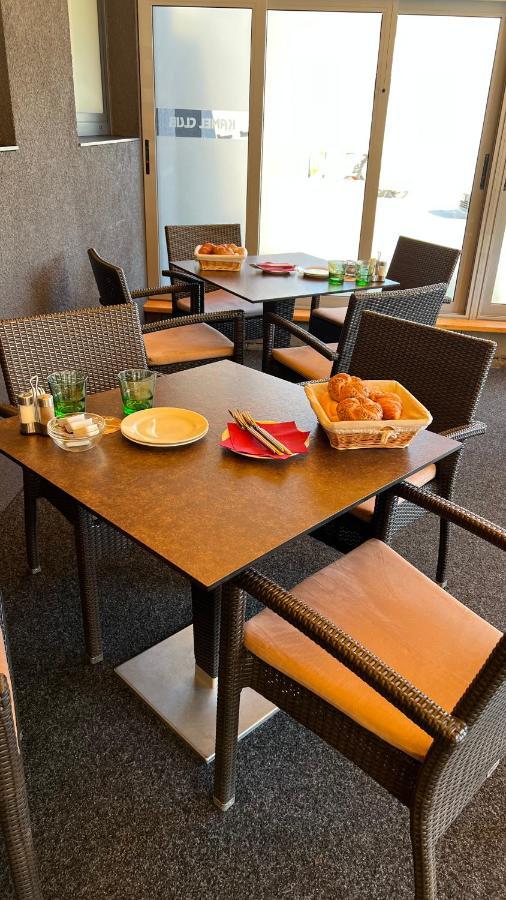 Kamel Club Restaurace A Penzion Оломоуц Экстерьер фото